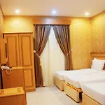 Golden Lamar Hotel