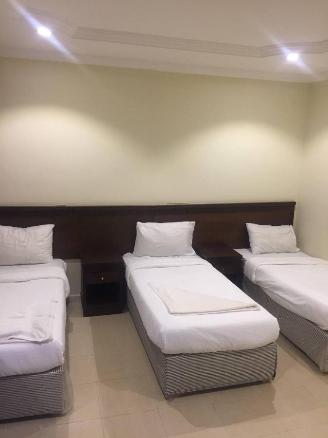 Hotel فندق الخلفاء توصيل للحرم *
