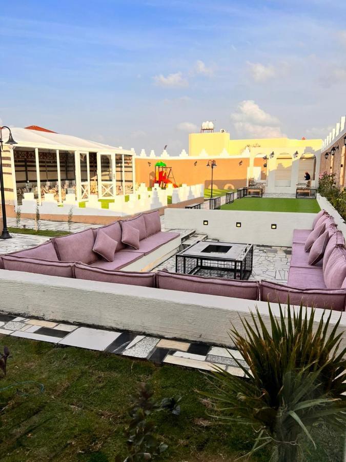 منتجع ومخيم الشداد الفاخر Ahshdad Luxury Camp & *