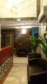 Suites & Aparthotel 2*