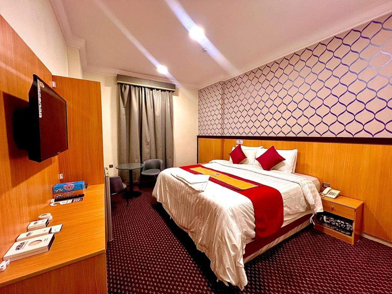 اعيان البركة Aayan Al Baraka Hotel