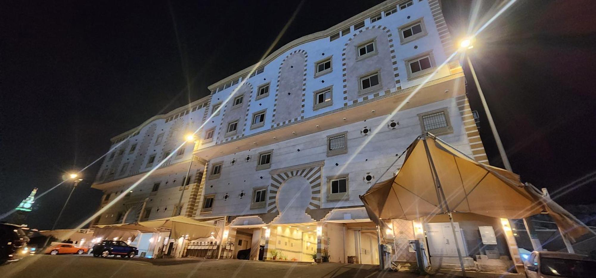 بثلاث غرف نوم وصالة * Mecca