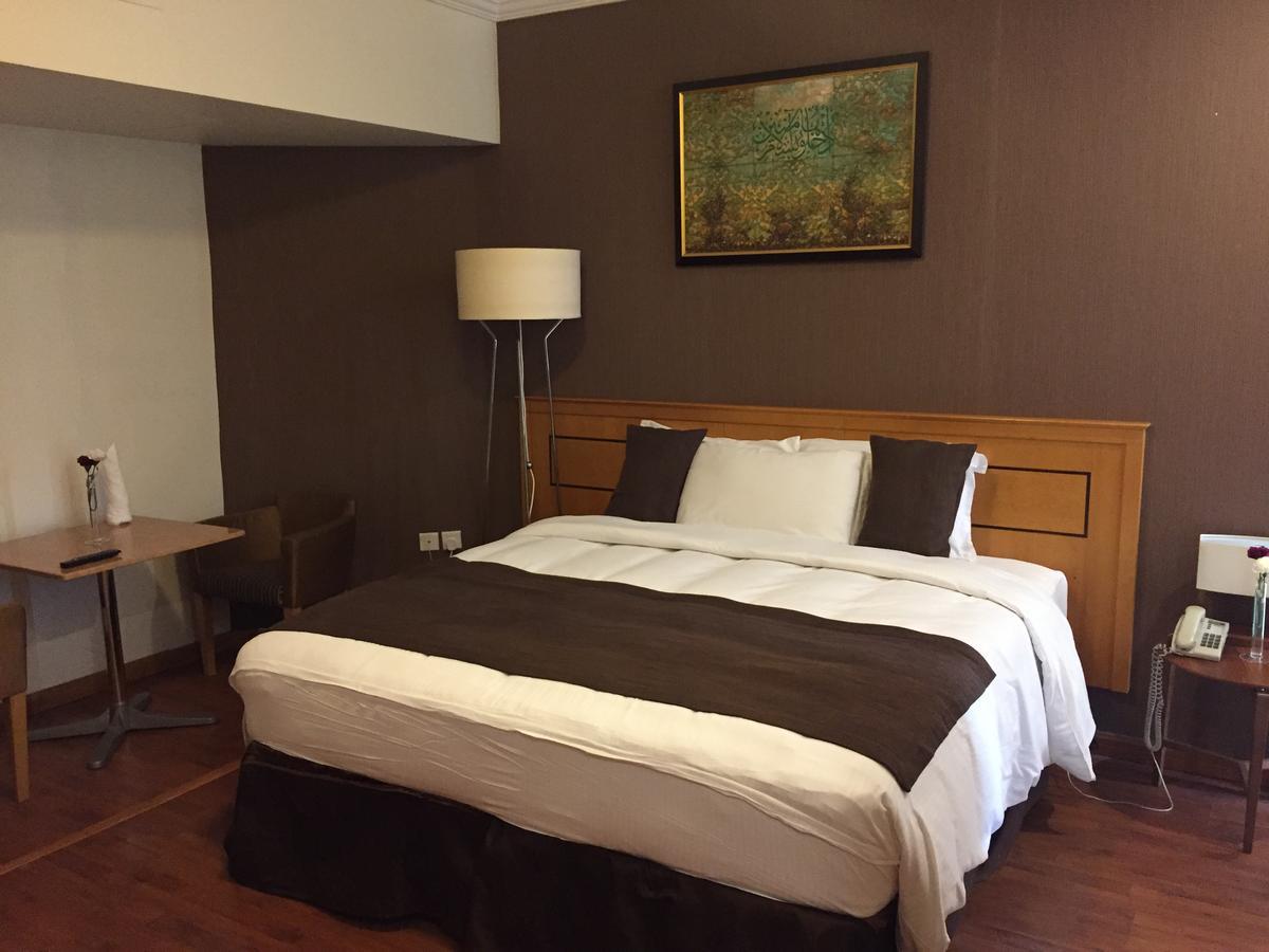 Al Thuria Grand