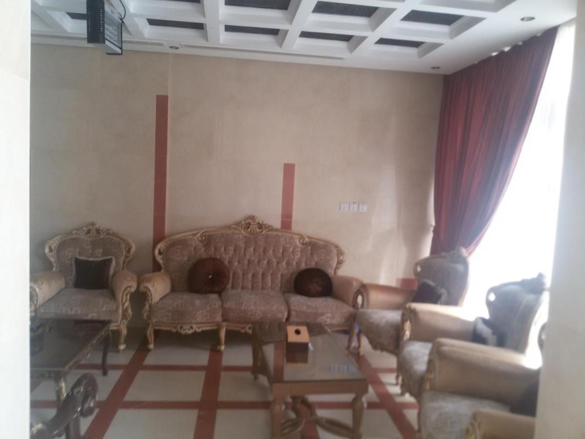 Athman Hotel *