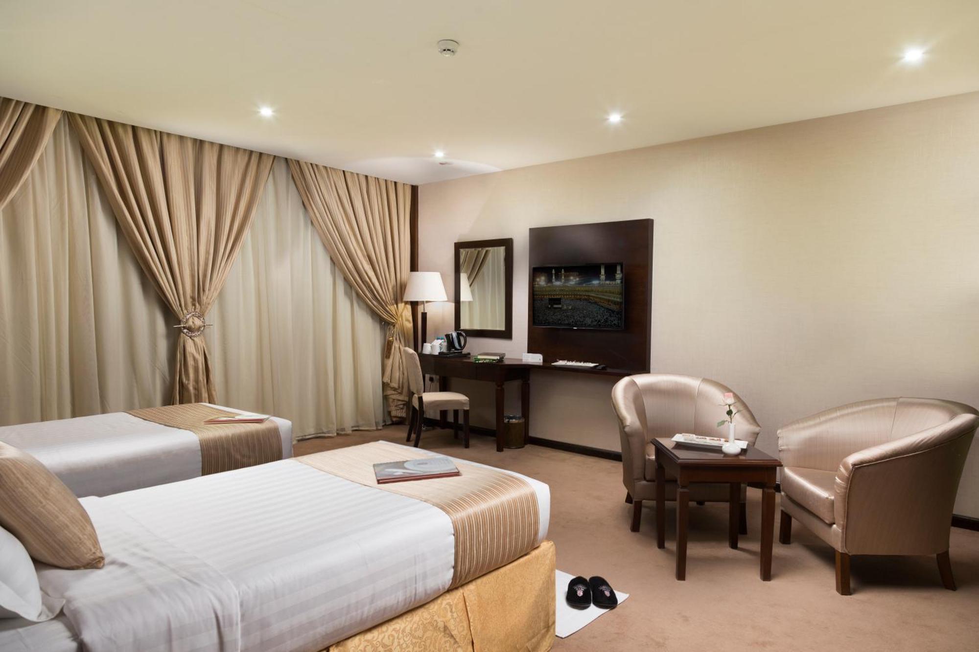 Hotel Razana Al Rawdha 4*